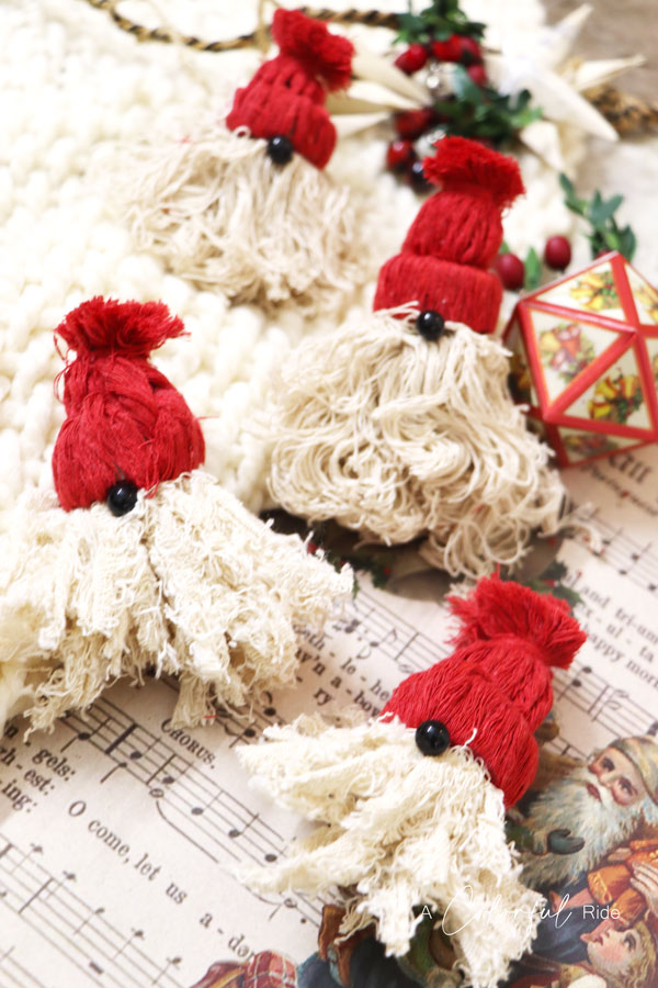 DIY Gnome Christmas Ornaments - DIY Christmas Ornaments . DIY Christmas tree ornaments . DIY Christmas Ornaments to sell - DIY Christmas decorations - DIY Christmas decorations ideas